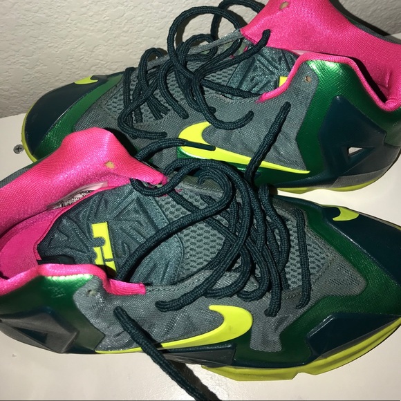 LeBron's - Picture 4 of 4